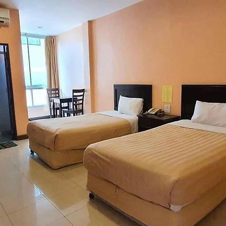 The Victory Hotel Ban Muang Daeng Esterno foto
