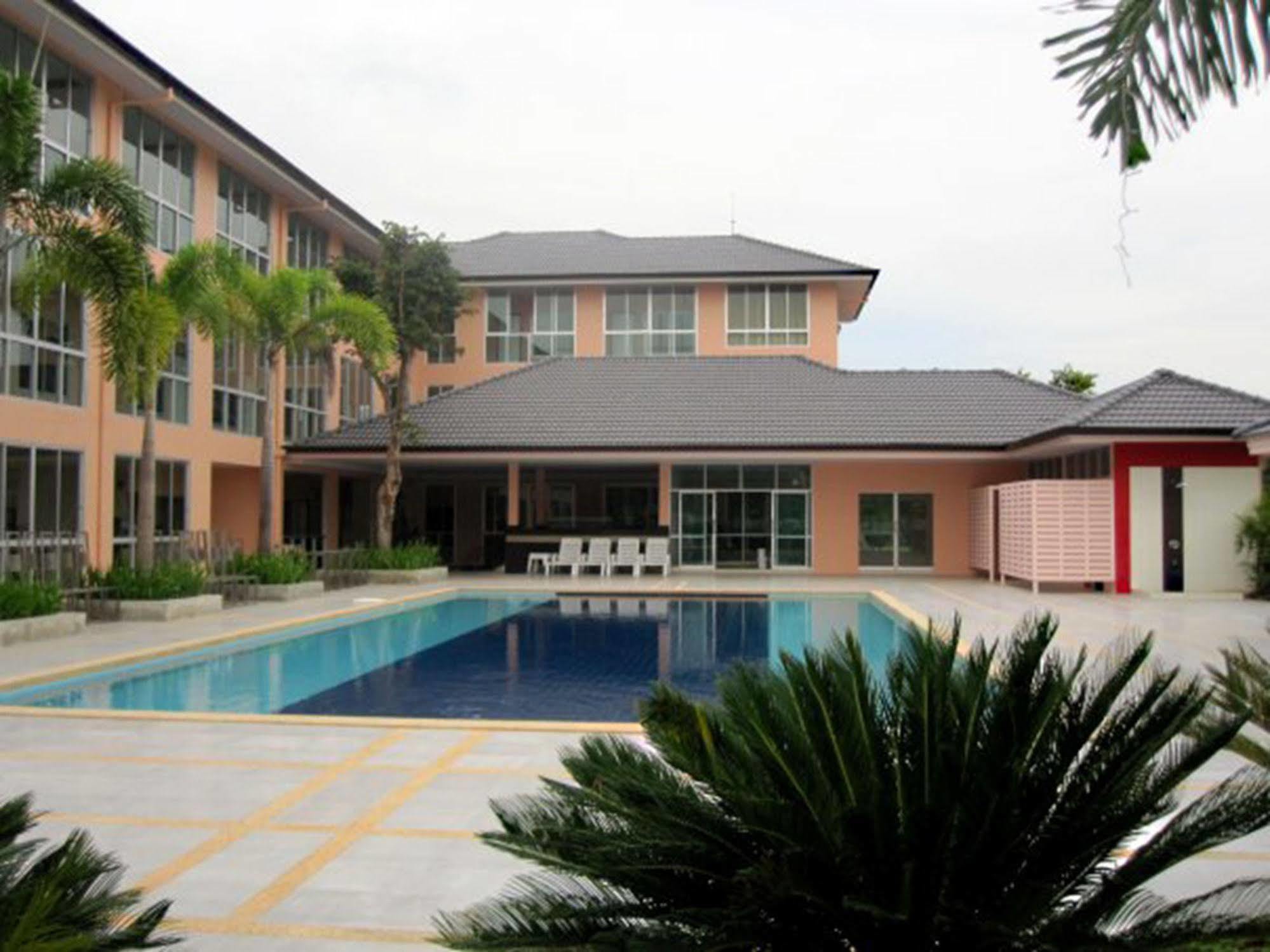 The Victory Hotel Ban Muang Daeng Esterno foto